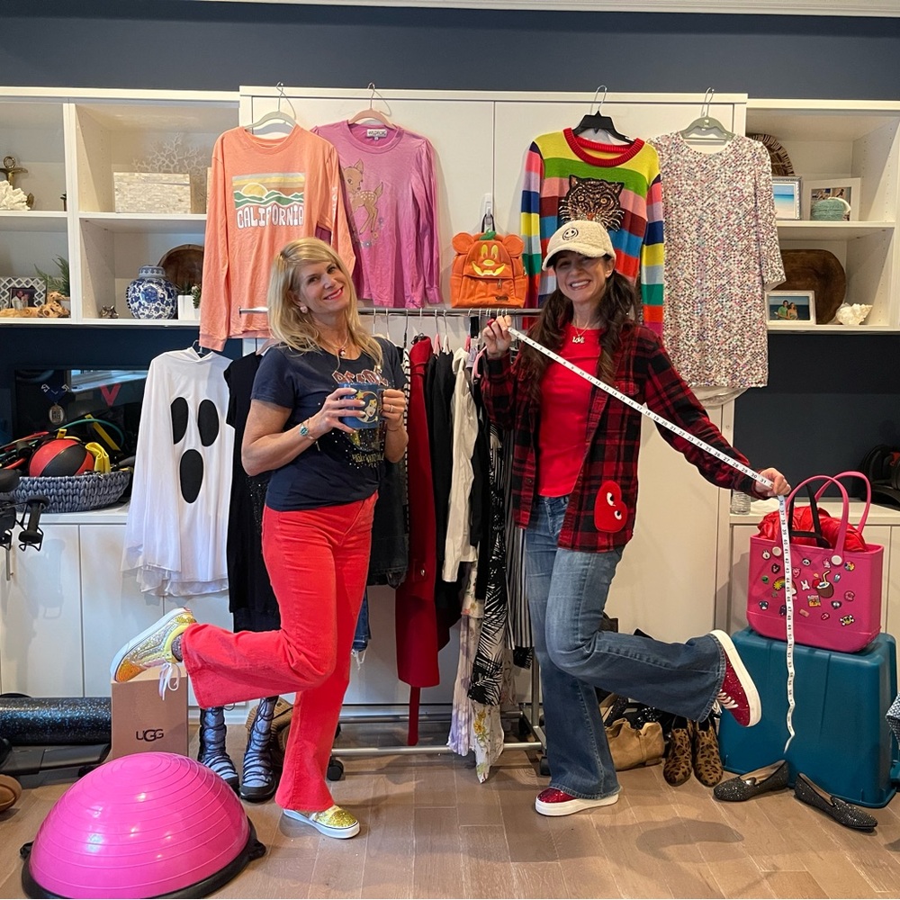 LIVE “Like this Listing❤️”  for our LIVE BFF Posh Show !!!